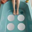 Set 4 stickere antiderapante pentru cadă/duș – model pietricele alb – Ø 19 cm