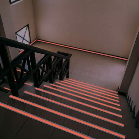 Bandă Adezivă Antiderapantă FOSFORESCENTĂ – 5 m x 50 mm, 5 culori disponibile