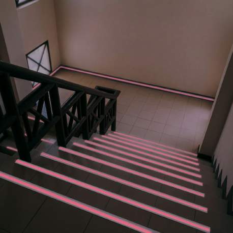 Bandă Adezivă Antiderapantă FOSFORESCENTĂ – 5 m x 50 mm, 5 culori disponibile