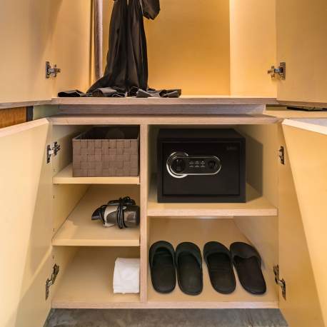 Seif digital cu scanner de amprente și tastatură